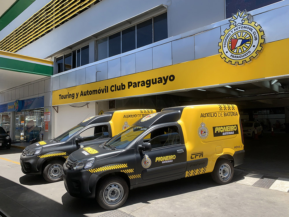 Touring y Automóvil Club Paraguayo - Termo para mate con forro