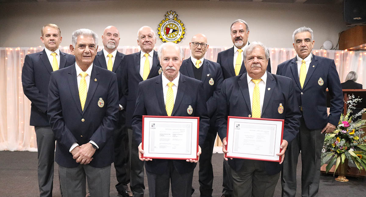 El Touring Club celebra sus 99 años condecorando a nuevos socios