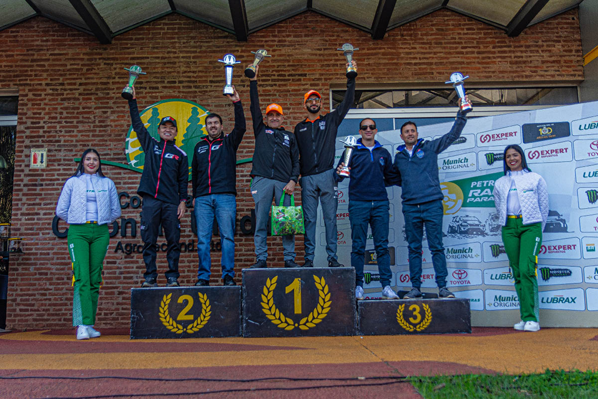 La punta teñida de naranja